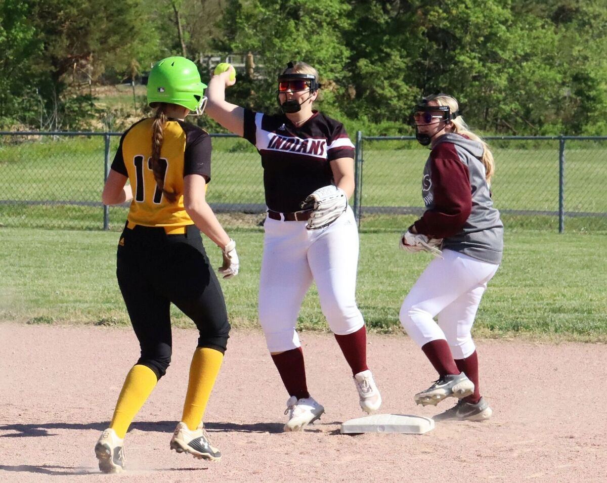 Bismarck claims season softball series from AV Daily Journal Online