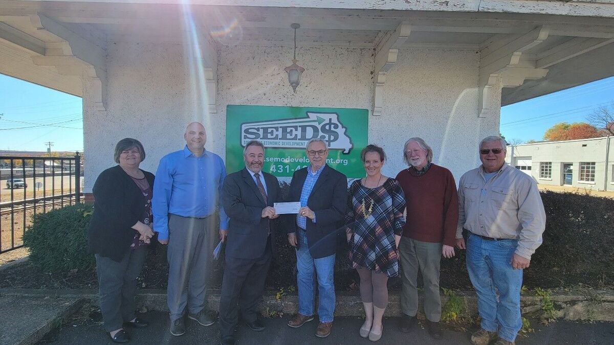 First State Community Bank presents Southeast Economic Development Fund (SEED$) with a check for $10,000 to be used for the Community Loan Center of Southeast Missouri’s (CLC of SEMO’s) loan fund. Pictured from left are Keri McCrorey, executive director East Missouri Action Agency; Brent Gant, SEED$ board member; Kraig Sutherland, FSCB senior vice president; Laddie Cross, SEED$ lending specialist; Heather Garner, SEED$ business development coach; Denis Moore, SEED$ board chair; Jim Thompson, SEED$ board member.